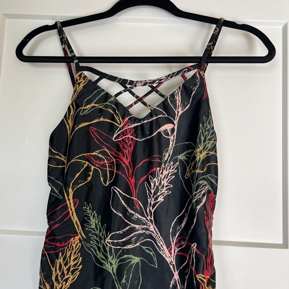 Liu Love Swimsuit - Picture 4 of 6